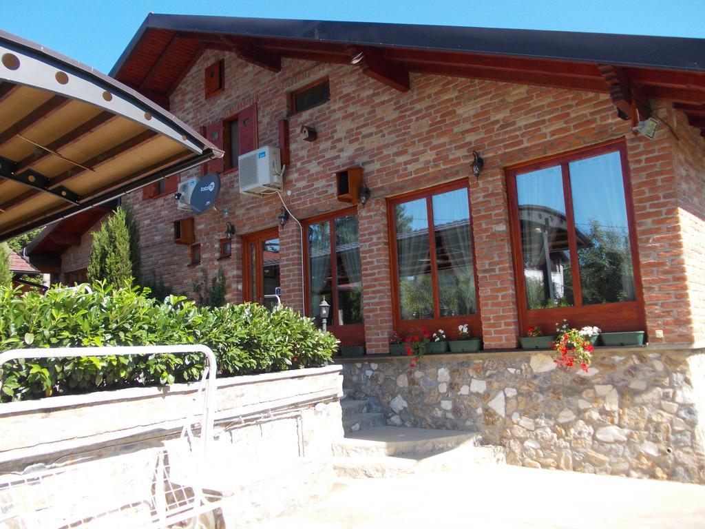 Kuca Za Odmor "Karalic" Bed & Breakfast Ležimir Dış mekan fotoğraf