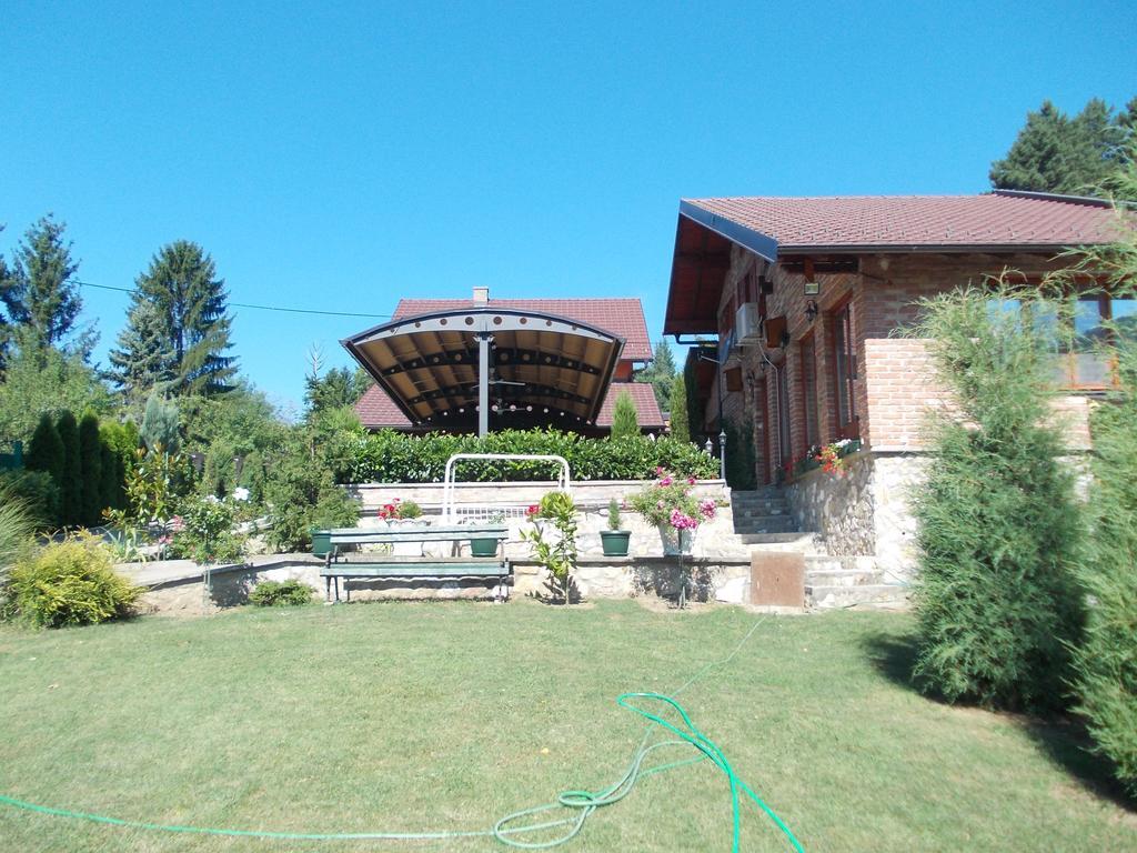 Kuca Za Odmor "Karalic" Bed & Breakfast Ležimir Dış mekan fotoğraf