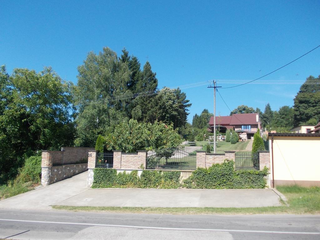 Kuca Za Odmor "Karalic" Bed & Breakfast Ležimir Dış mekan fotoğraf